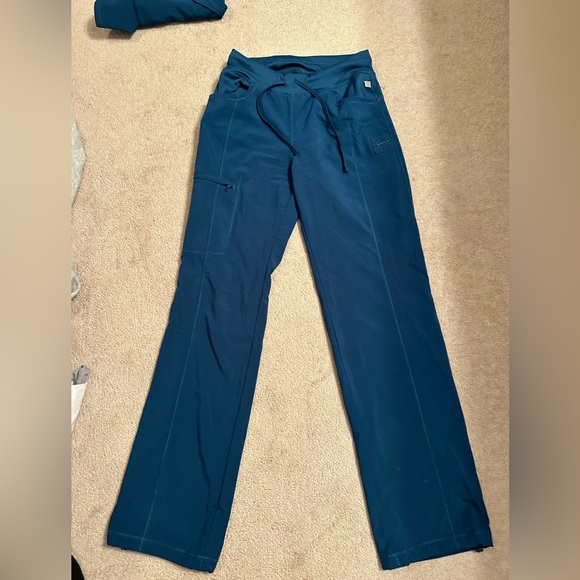 Cherokee Infinity Scrub Set - Picture 5 of 7